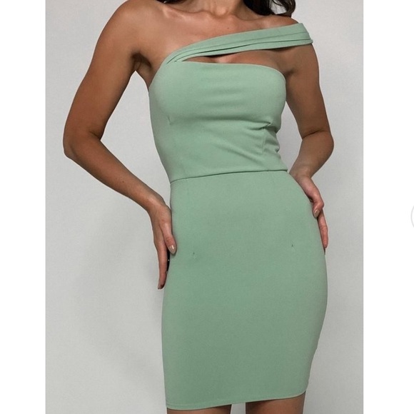 Missguided Dresses & Skirts - NWT Missguided Sage Scuba Crepe Asymmetric Mini Dress - Size 4 (fits like a 2-4)